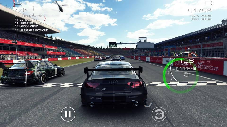 Gameplay of the mobile racing game Grid autosport.